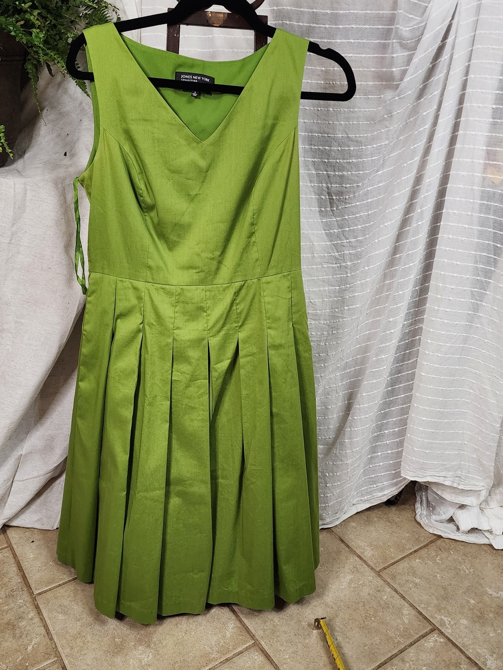 Jones New York Sleeveless Lime Avacado Green Pleated Dress Pockets!!!